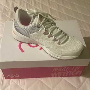 Ryka Women's Cream and Gray Sneakers with memory foam - Size 7.5W